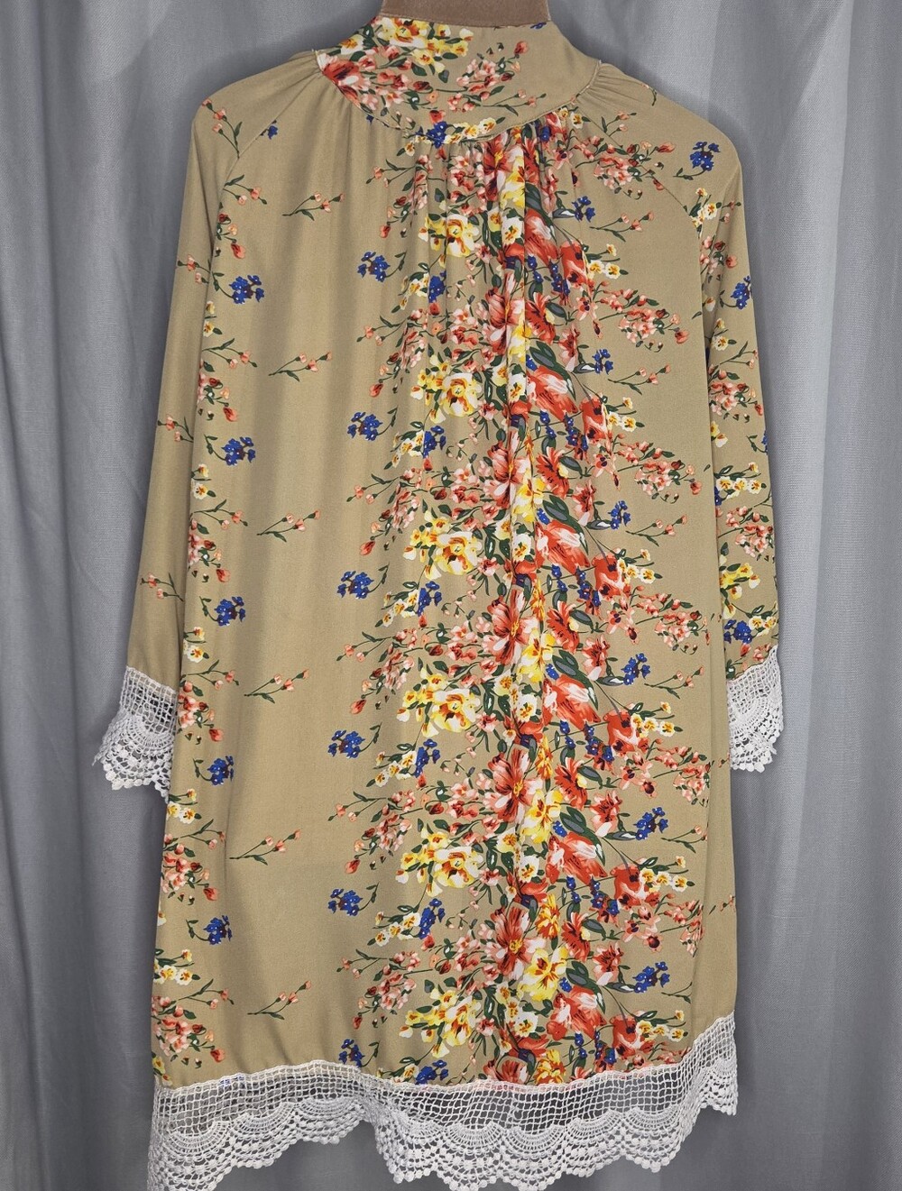 Relipop Floral 2X Lace-Trim Beige Kimono Top - Picture 2 of 6